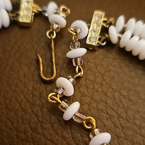 Vintage Mid-century White Milk Glass Disc Beaded Layered Necklace - Picture 8 of 8
